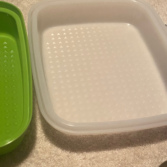Tupperware Green  Container - Picture 4 of 5